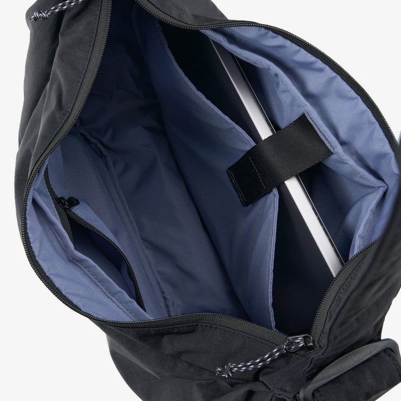 AEVOR Slouchy Bag Black 23