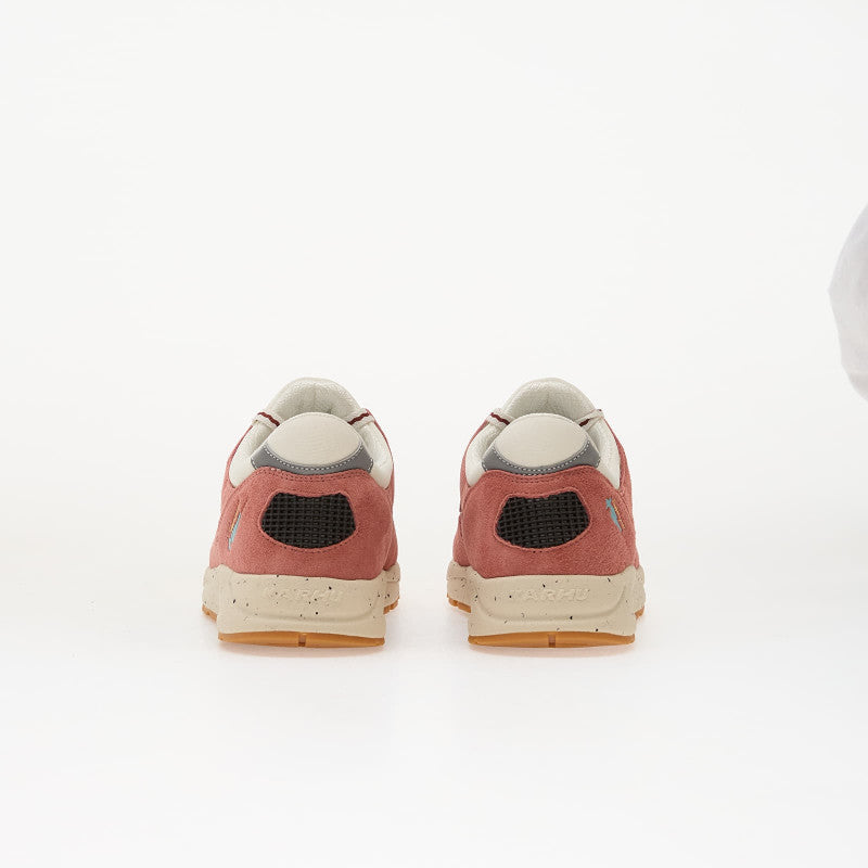 Karhu Aria 95 Light Mahogany/ White