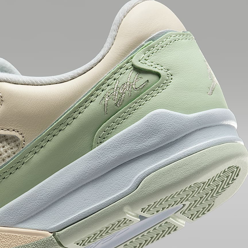 Jordan Flight Court Pale Ivory/ Jade Aura-Aura-Muslin