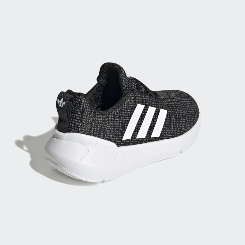 adidas Swift Run 22