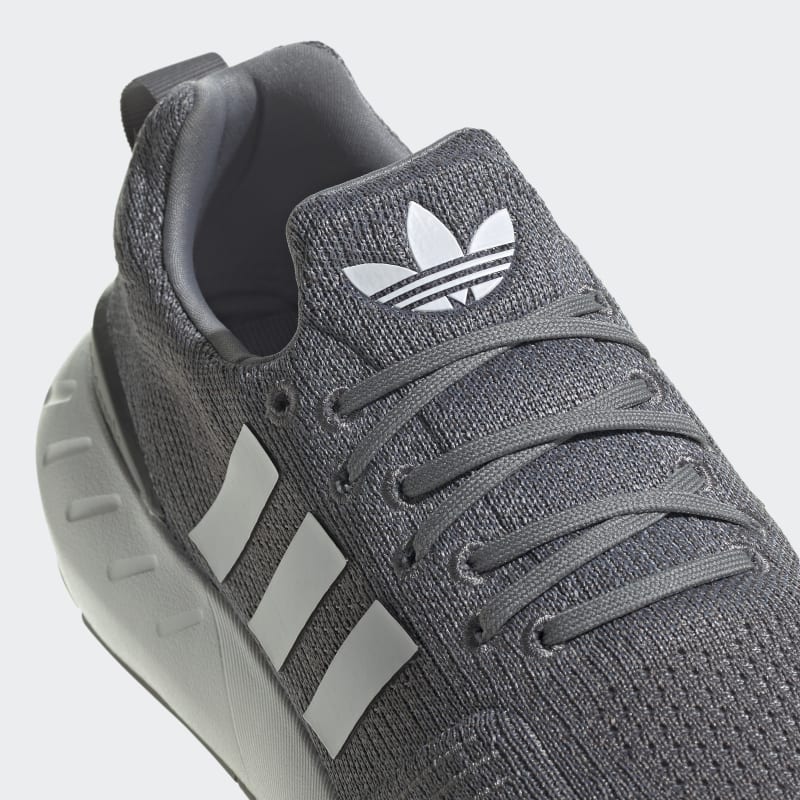 adidas Swift Run 22