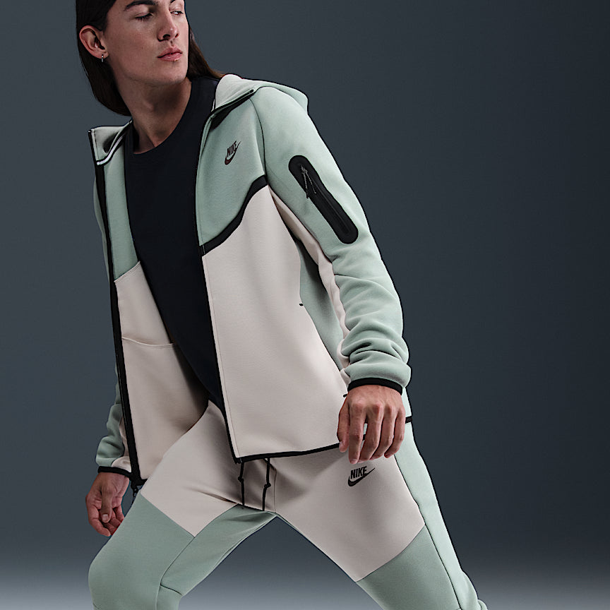Nike Tech