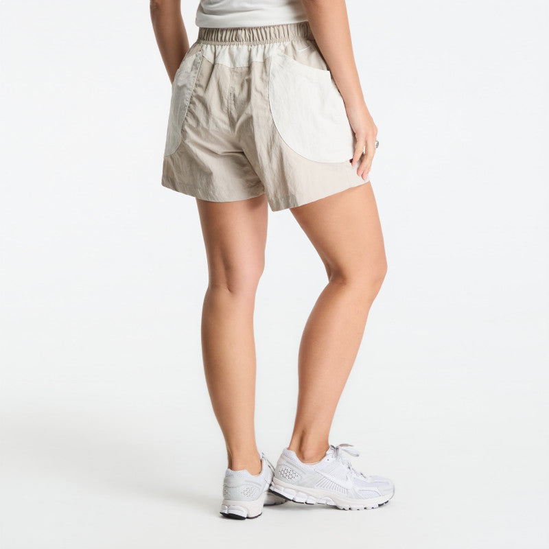 Nike ACG "Dolomiti" Women's Shorts Cream II/ Lt Orewood Brn/ Summit White