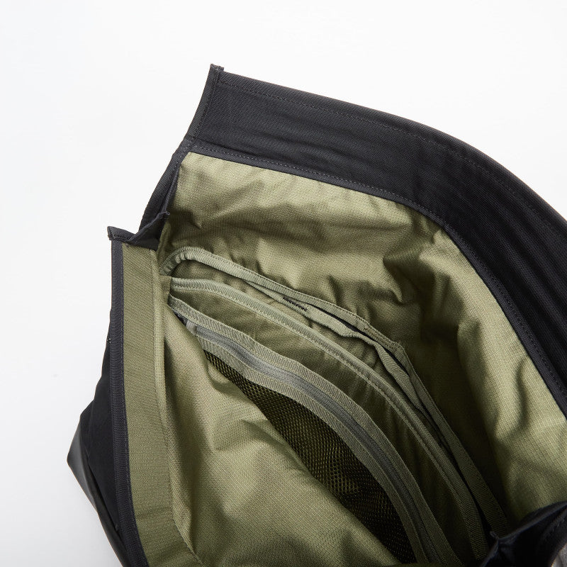 Thule Paramount Crossbody 14L Black