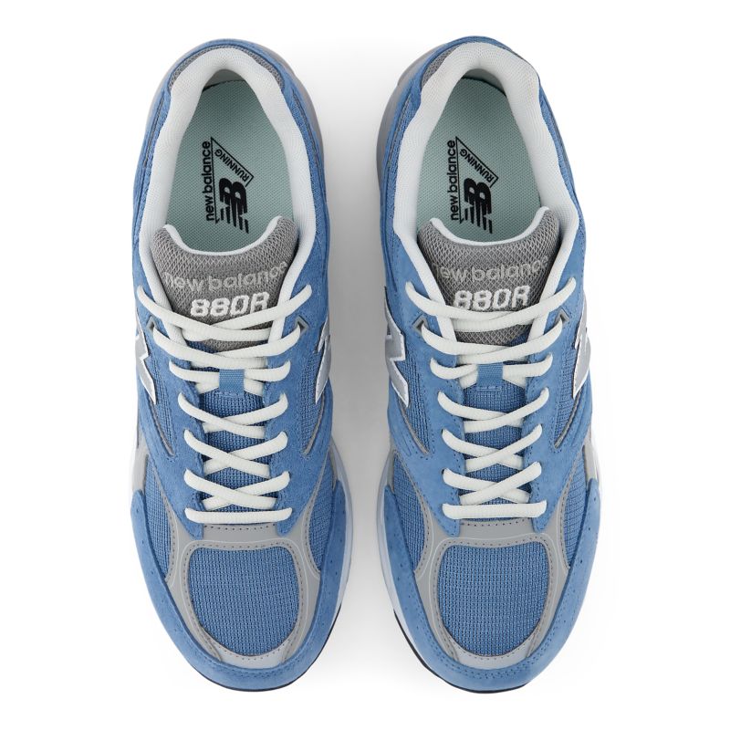 New Balance 880