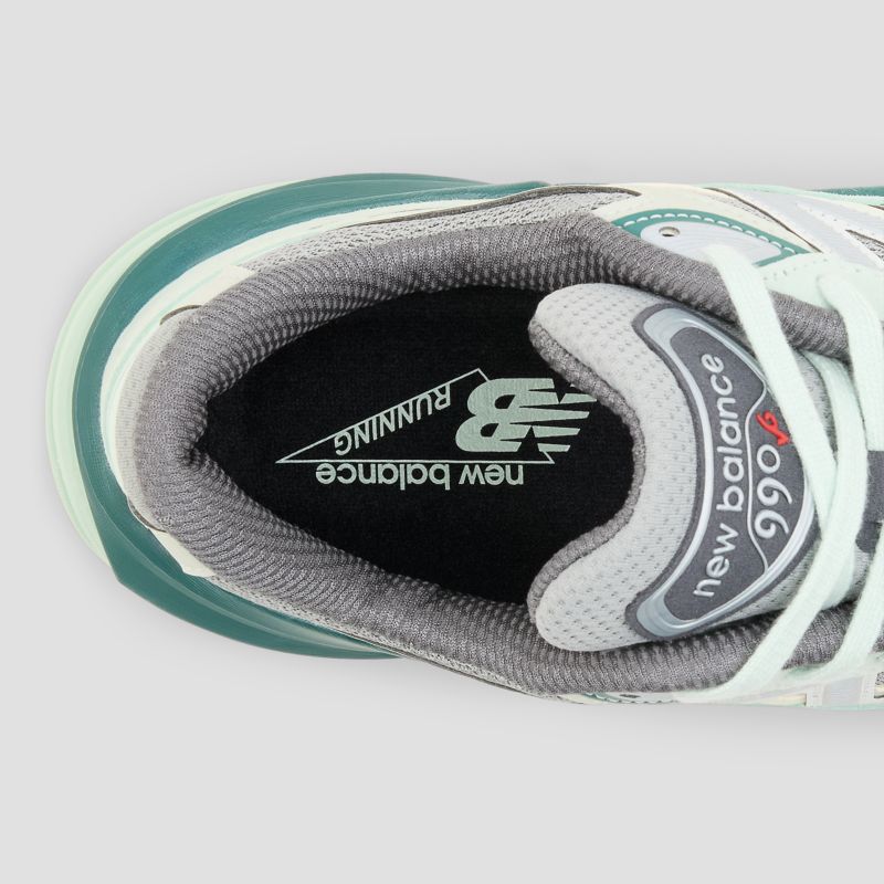New Balance 990